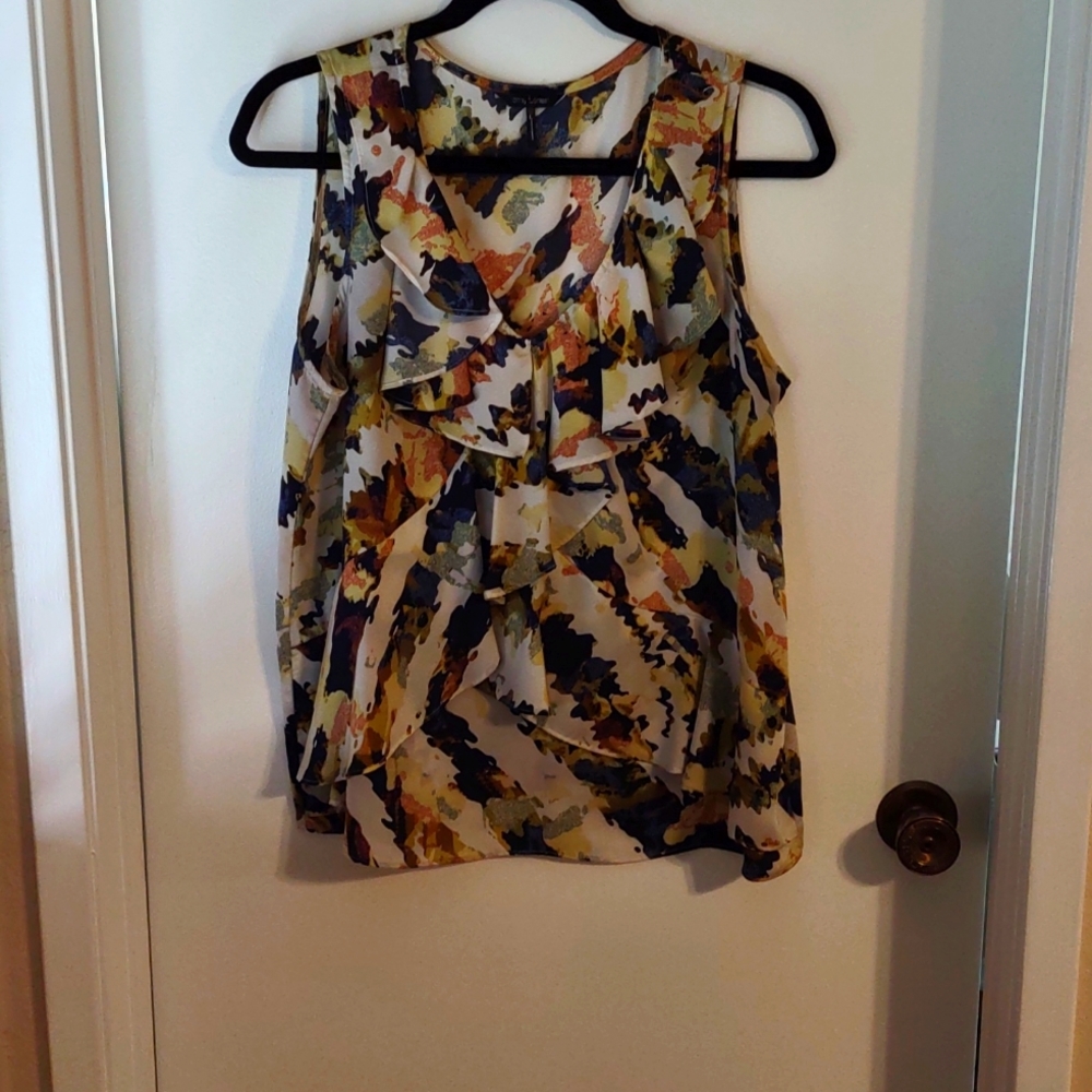 Daisy Fuentes large sleeveless blouse